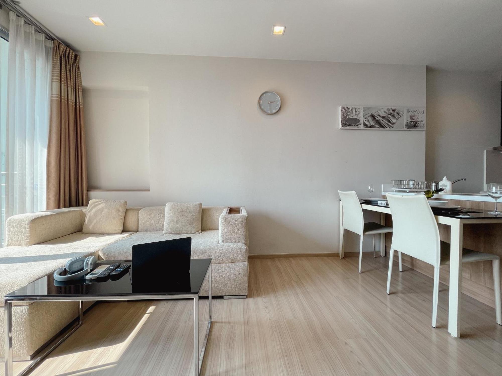 Luxurious River View With Train Access Pangsapuri Bangkok